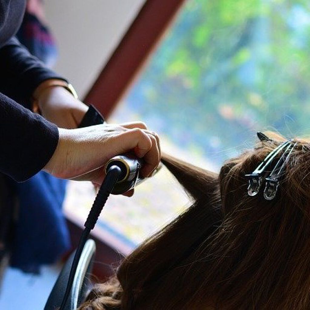 コテとアイロンの違いって?【ヘアスタイル別】選び方から、おすすめコテ&アイロン、2wayまで徹底紹介の画像