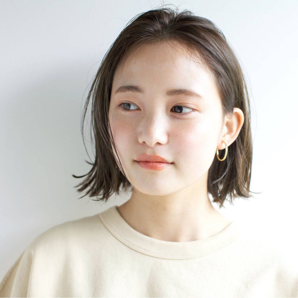 「お泊りメイクはすっぴん風がポイント!毛穴やニキビ跡を隠すやり方や化粧したまま寝れるコスメも」の画像(#355997)