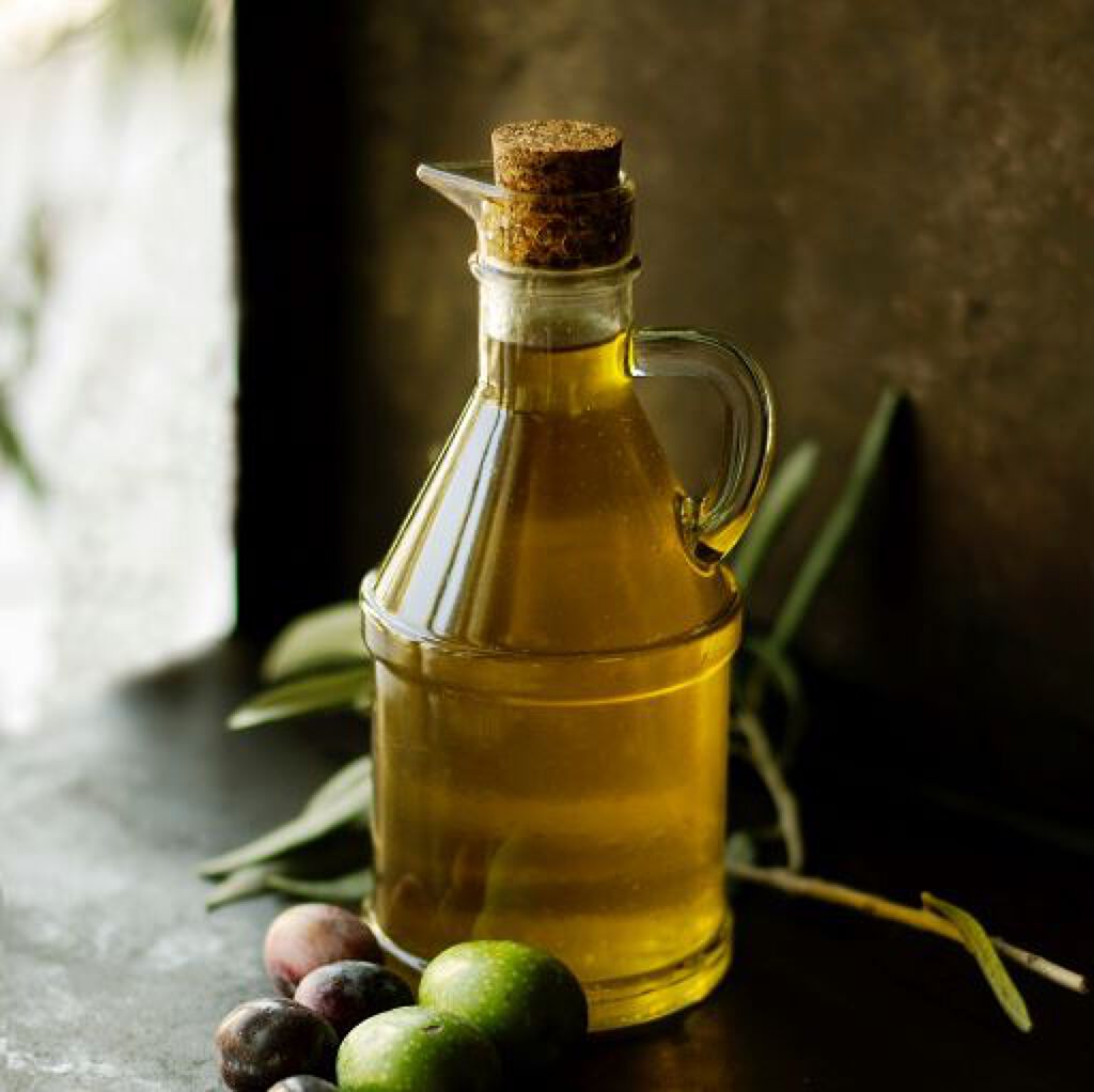 マカダミアナッツオイルおすすめ5選|効果&スキンケア方法、毛穴ケアのやり方まで徹底紹介!の画像