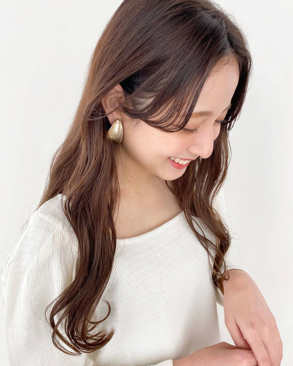「深田恭子さん風メイクのやり方紹介!アイラインや眉毛のポイントなども解説」の画像(#370580)