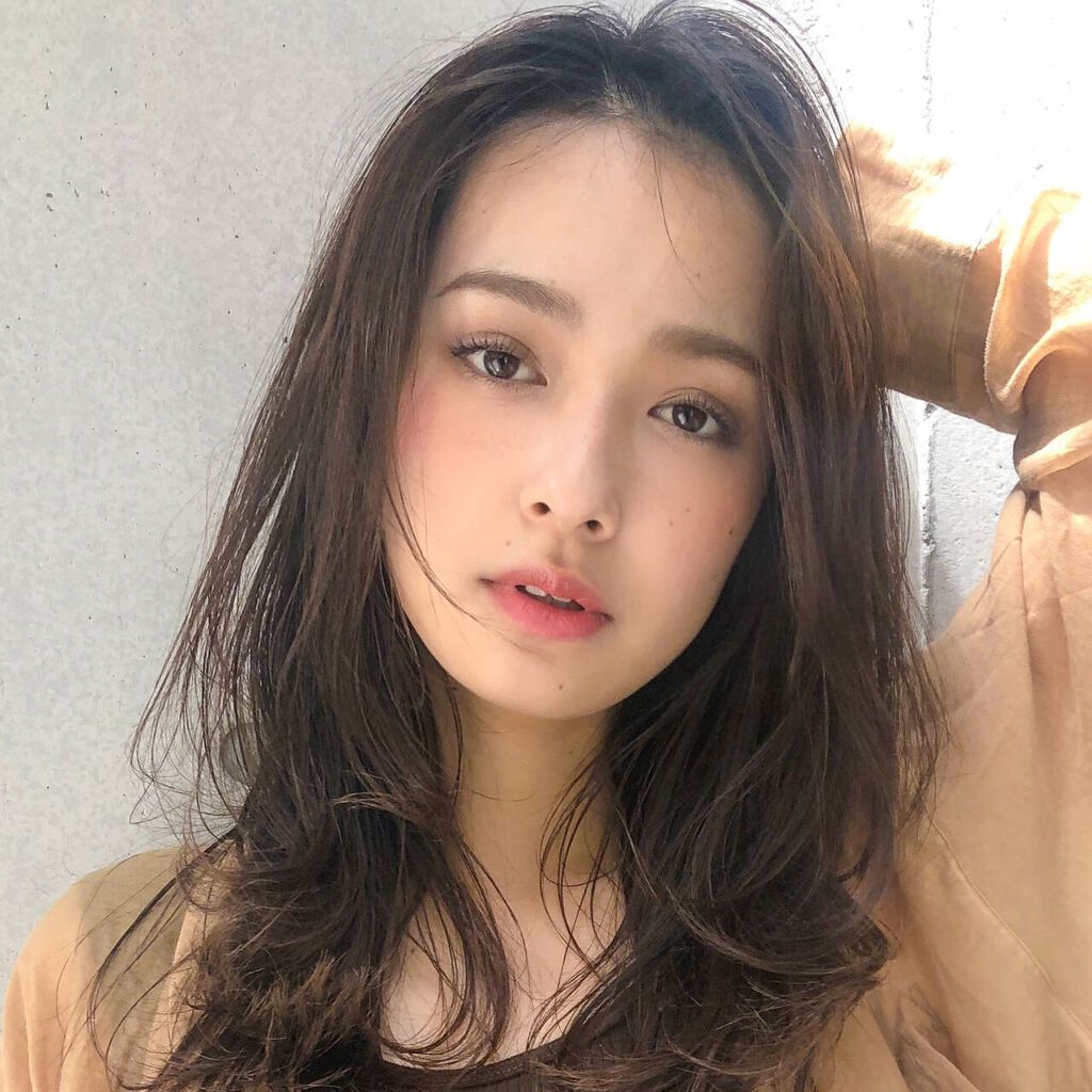 「【大人っぽい顔になるには?】メイク方法・前髪のありなしで理想に近づく!男女共通の3つの特徴も解説」の画像(#372706)