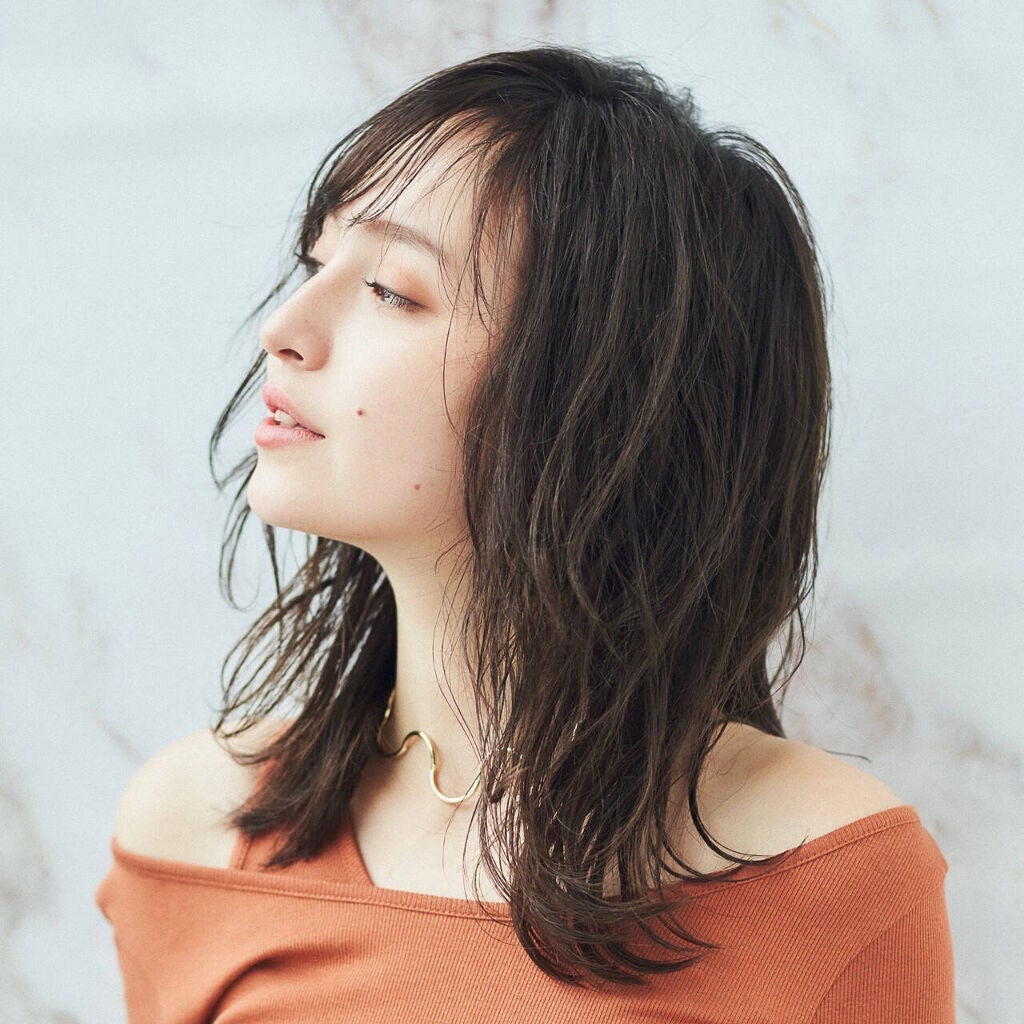 「【大人っぽい顔になるには?】メイク方法・前髪のありなしで理想に近づく!男女共通の3つの特徴も解説」の画像(#373152)