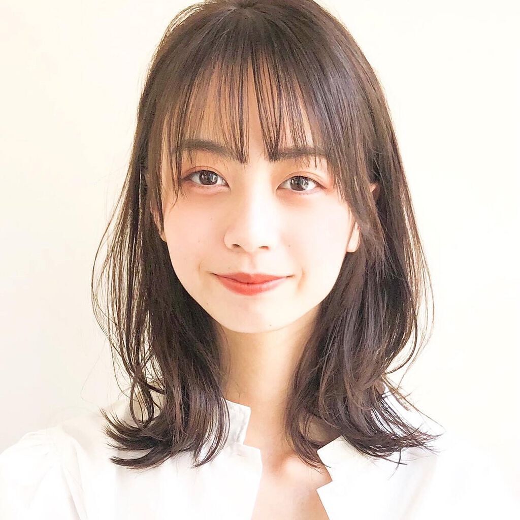 「【大人っぽい顔になるには?】メイク方法・前髪のありなしで理想に近づく!男女共通の3つの特徴も解説」の画像(#373155)