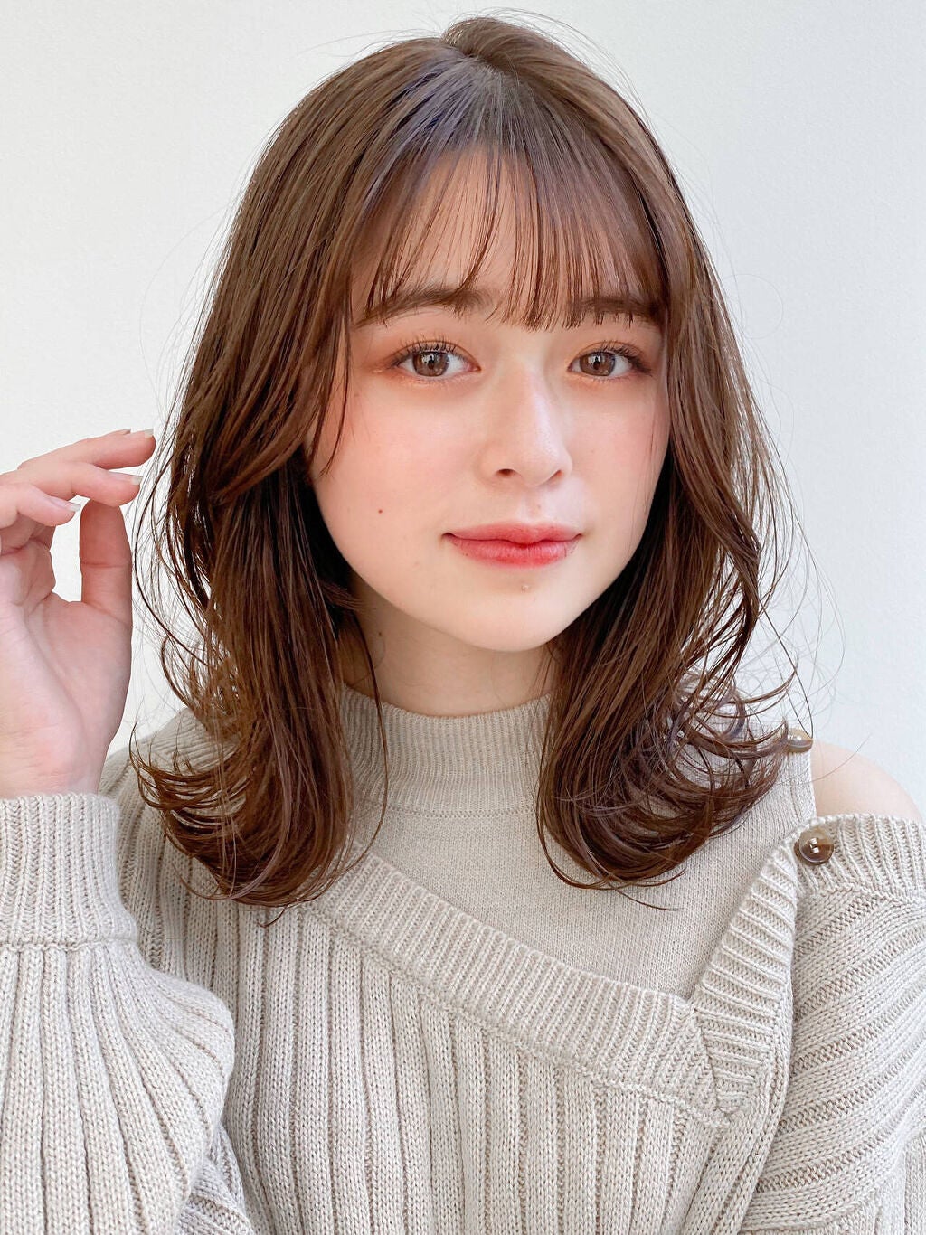 「【優しい顔になる方法】芸能人を参考に「特徴」や「メイクのポイント」「表情の作り方」まで解説!」の画像(#376808)