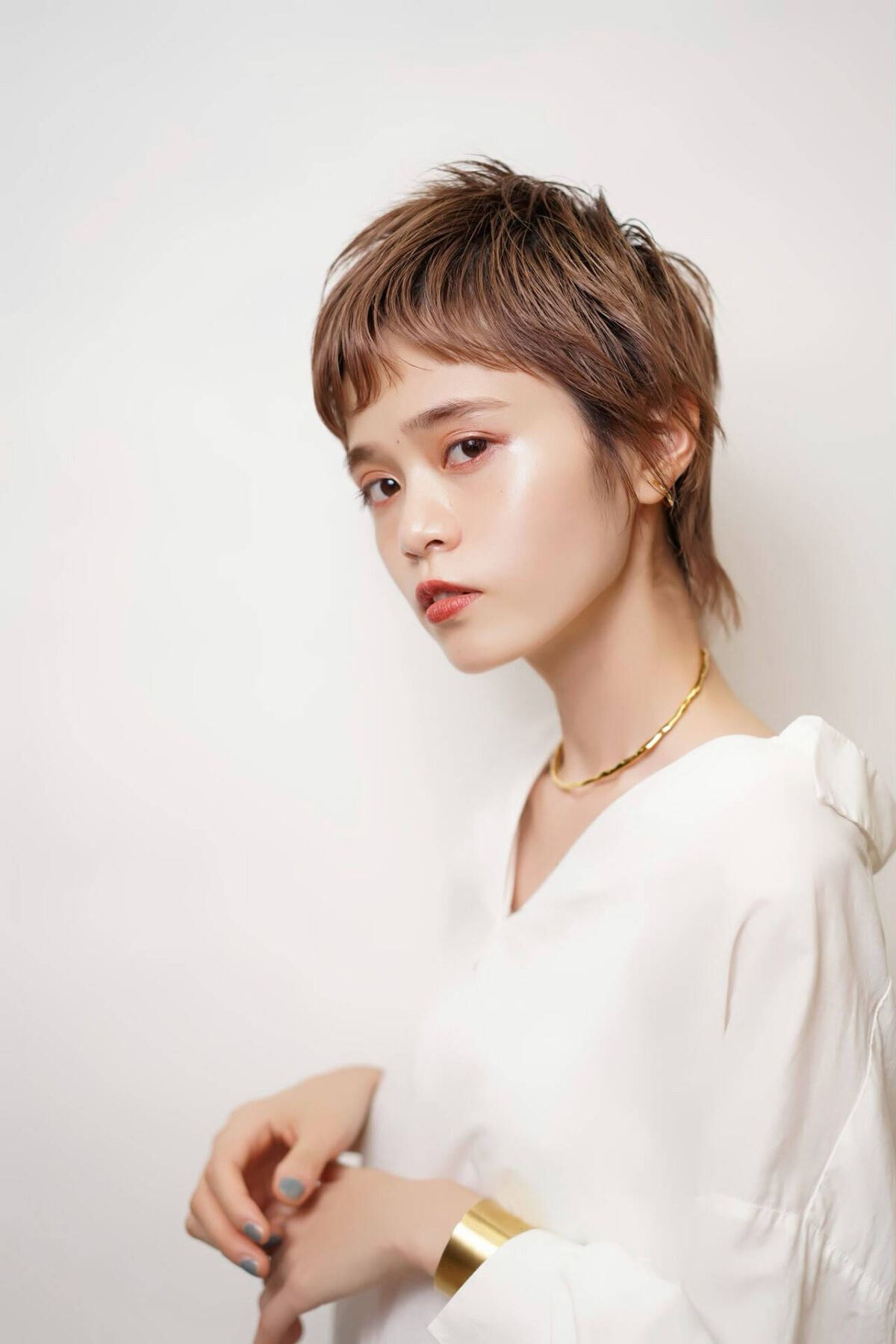 「剛力彩芽さん風メイク方法!モード系アイメイクと透明感のあるノーファンデーションがポイント」の画像(#382205)