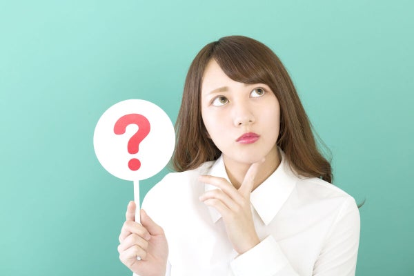 【抜くのはナシ!】20代なのに白髪が気になる!原因と対策、おすすめのケアアイテムを紹介の画像