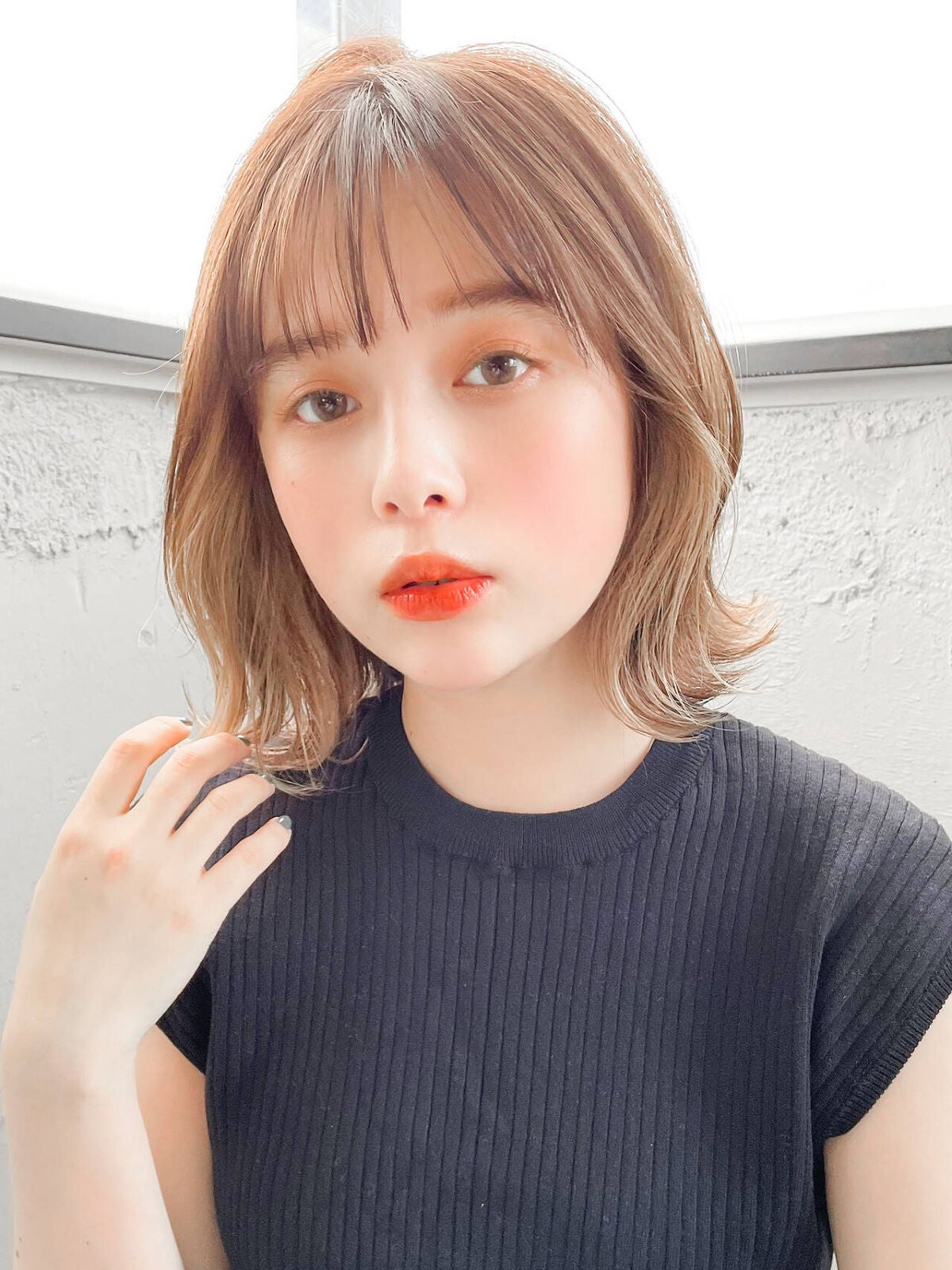 「【日焼け肌に似合うメイクのやり方】白浮きしないコツやチークのかわいい入れ方も♡」の画像(#383222)