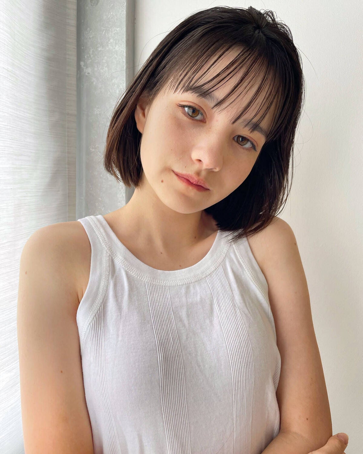 「【日焼け肌に似合うメイクのやり方】白浮きしないコツやチークのかわいい入れ方も♡」の画像(#383225)