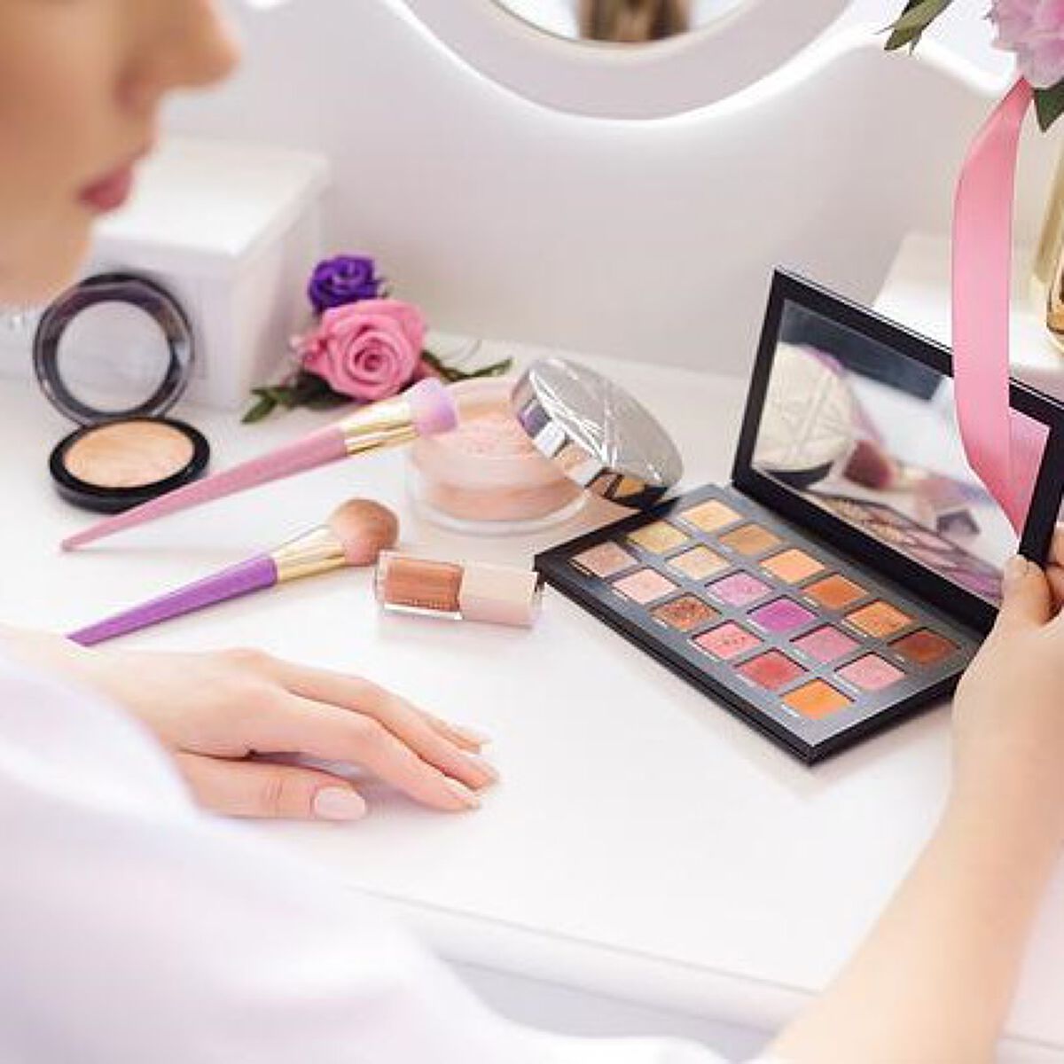 派手顔メイクはケバくなる?濃い顔を活かすナチュラルなメイク方法&おすすめコスメをお届けの画像