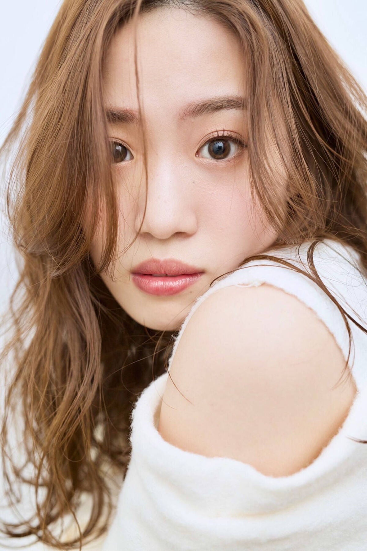 「なめられないメイクのコツと強い女性の特徴!大人しく見られない方法はアイメイクが決め手」の画像(#385099)