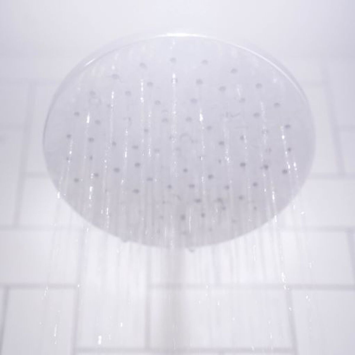 ≪市販≫白髪染めのコツは?生え際・後ろの髪・リタッチのやり方まで徹底紹介!セルフ白髪染めにおすすめのアイテムもの画像