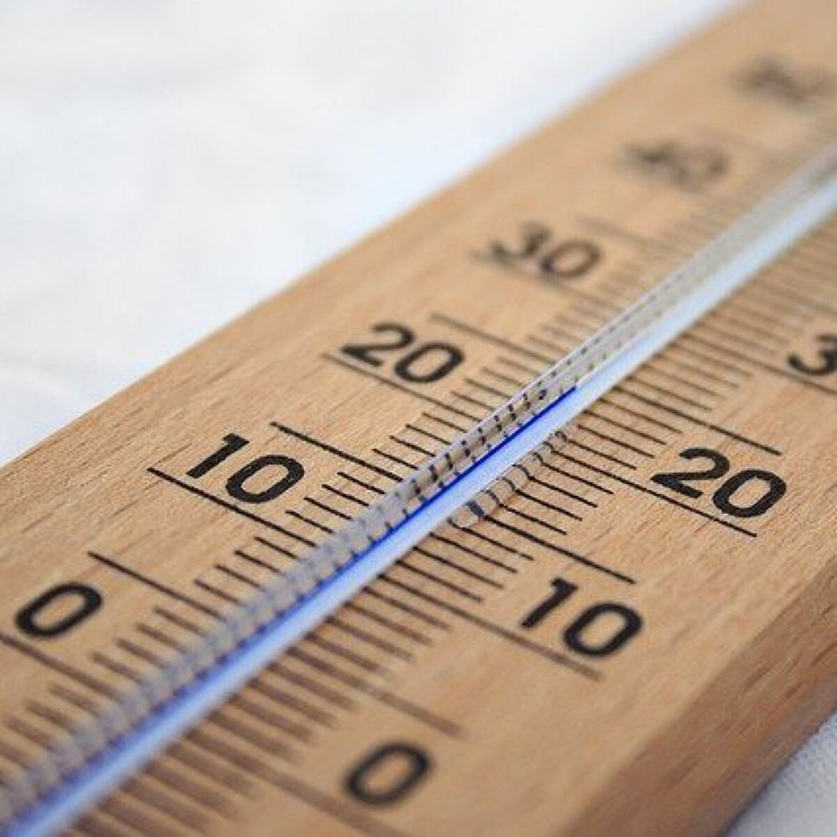 ≪市販≫白髪染めのコツは?生え際・後ろの髪・リタッチのやり方まで徹底紹介!セルフ白髪染めにおすすめのアイテムもの画像