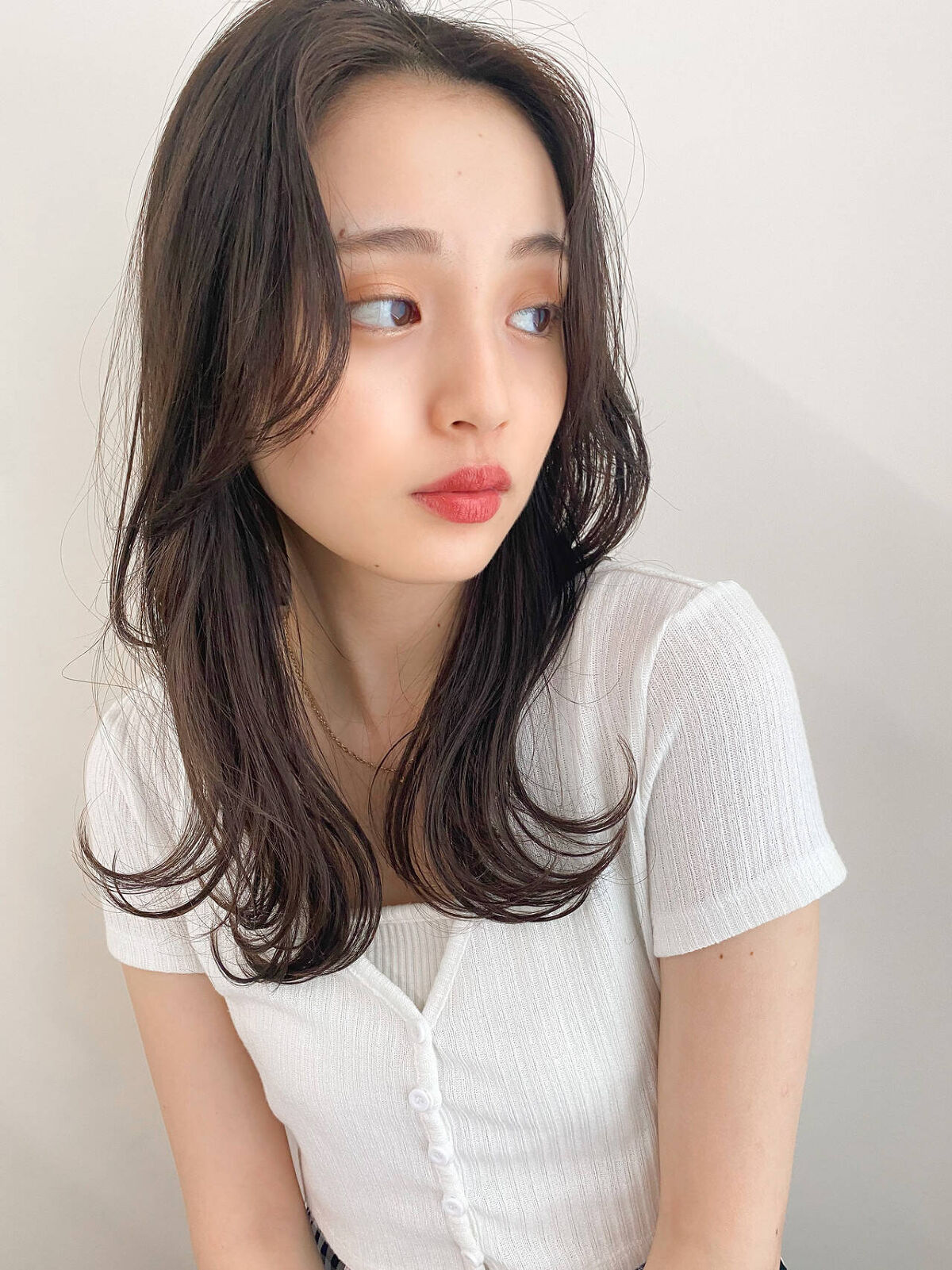 「韓国アイドルのスルギみたいになりたい!一重でも垢抜けるメイク方法解説【アイラインや眉メイクも】」の画像(#386419)
