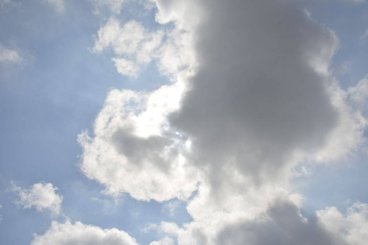 曇りの日でも日焼けには要注意!うっかり日焼けを防ぐおすすめの日焼け止め6選の画像