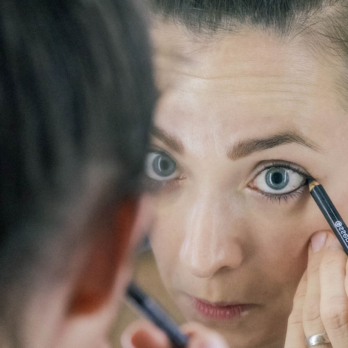 40代・50代向けのアイラインの引き方を徹底紹介!似合う色からナチュラルアイメイク、おすすめのアイライナーまでの画像