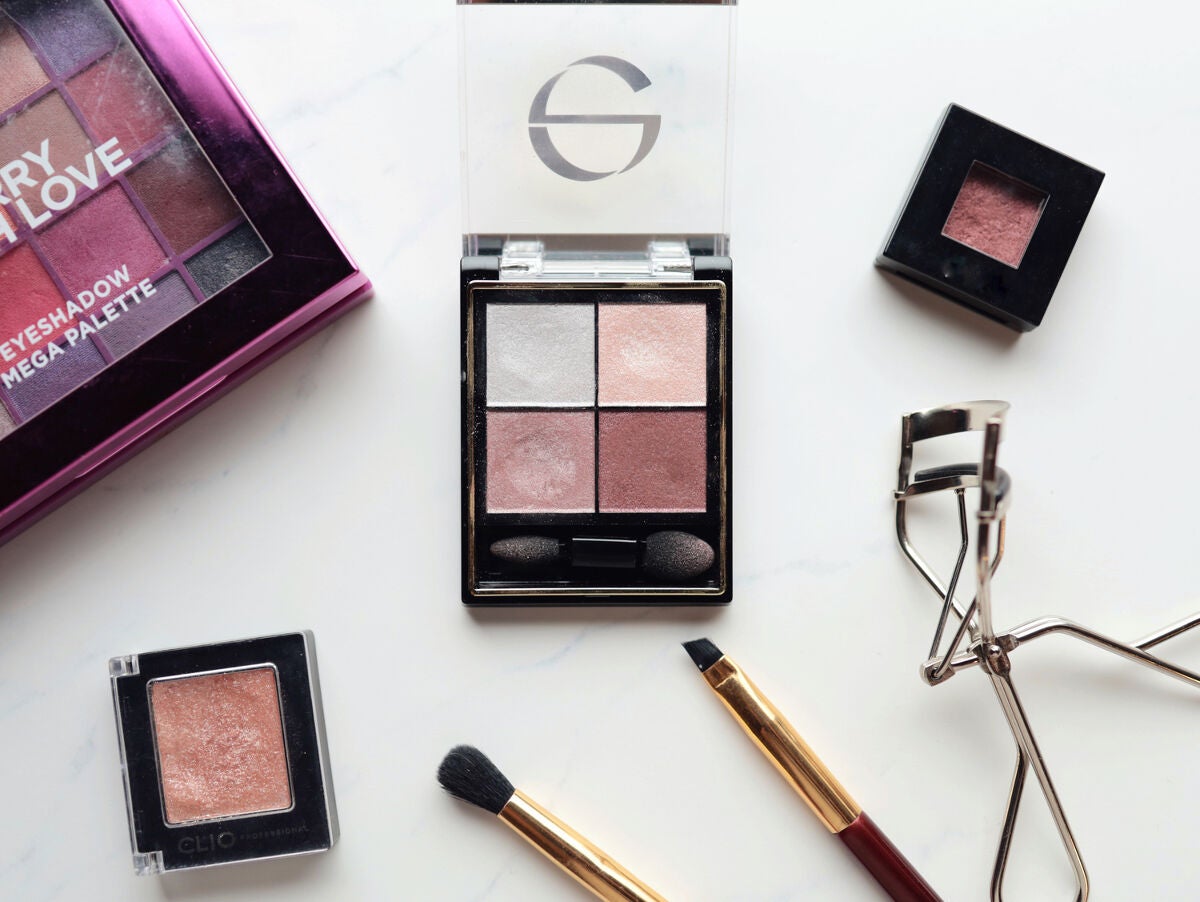 くぼみ目を活かすメイク方法を解説【一重・二重・40代・50代】おすすめアイシャドウも!の画像