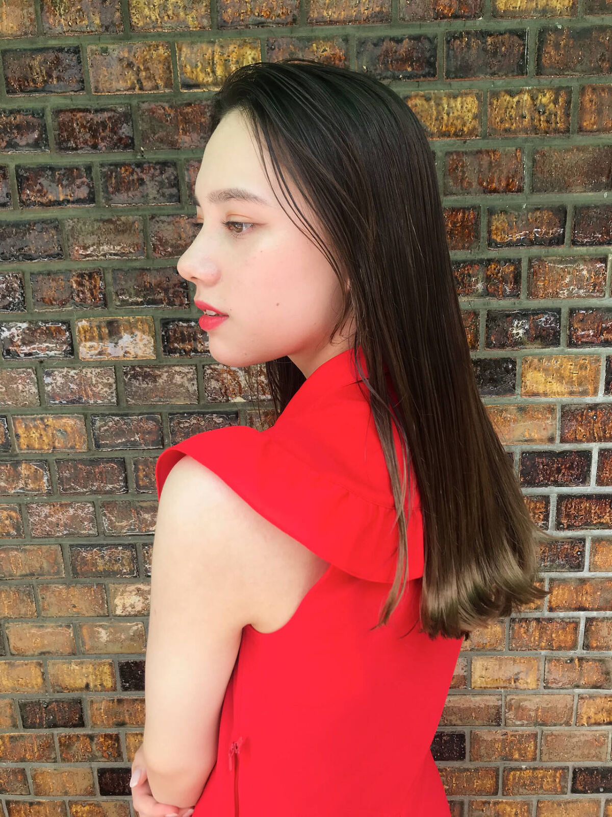 「髪を綺麗にしたい男女集合!パサパサ髪をサラサラツヤツヤにする方法をご紹介【0円美容も】」の画像(#399431)