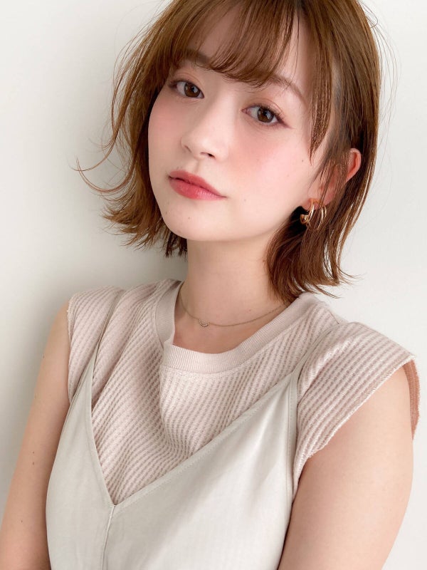 「老け顔なんて言わせない!若見えメイクのやり方解説【10代から50代まで】」の画像(#401114)