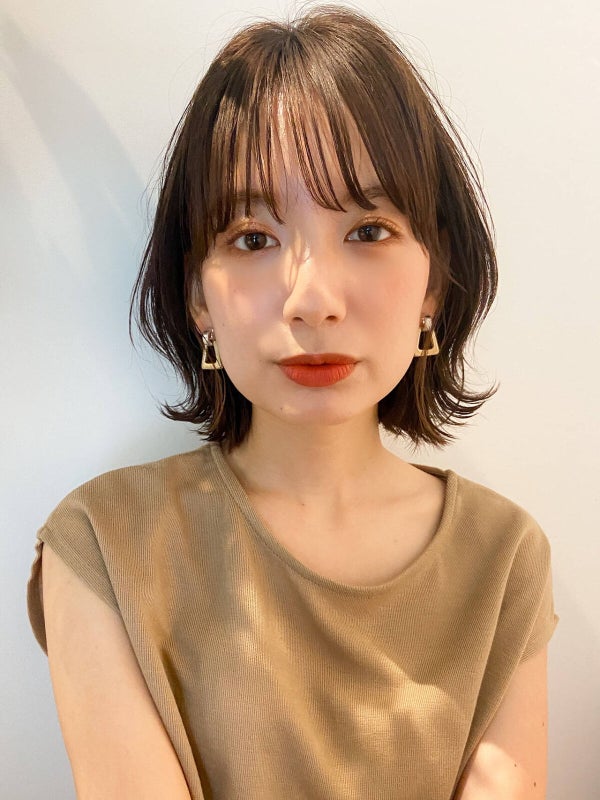 「老け顔なんて言わせない!若見えメイクのやり方解説【10代から50代まで】」の画像(#401115)