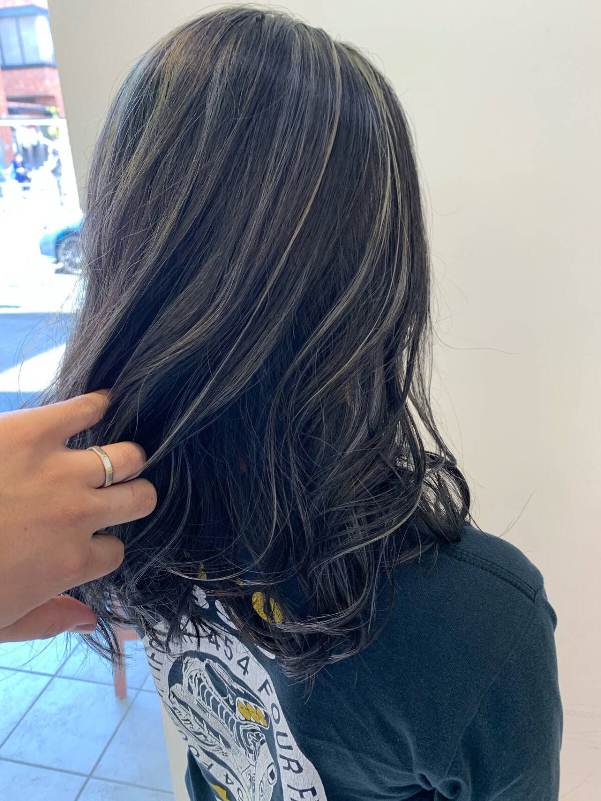 ハイライトカラーの女性