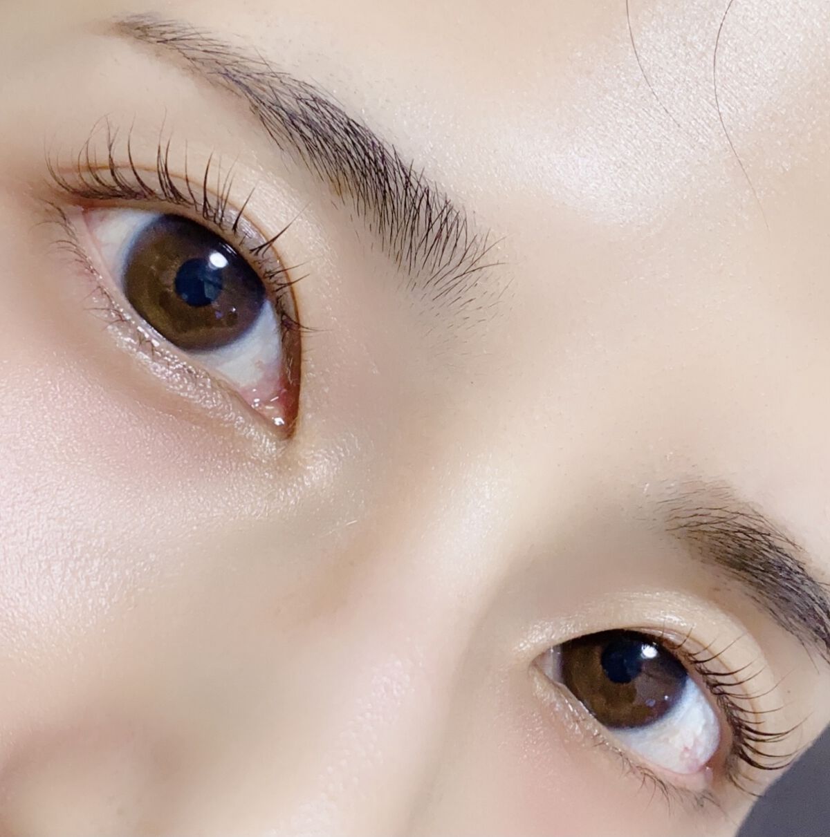 すっぴんでも目力をアップさせる方法3選&おすすめアイテム《お泊まりでもバレない目元メイクも紹介》の画像