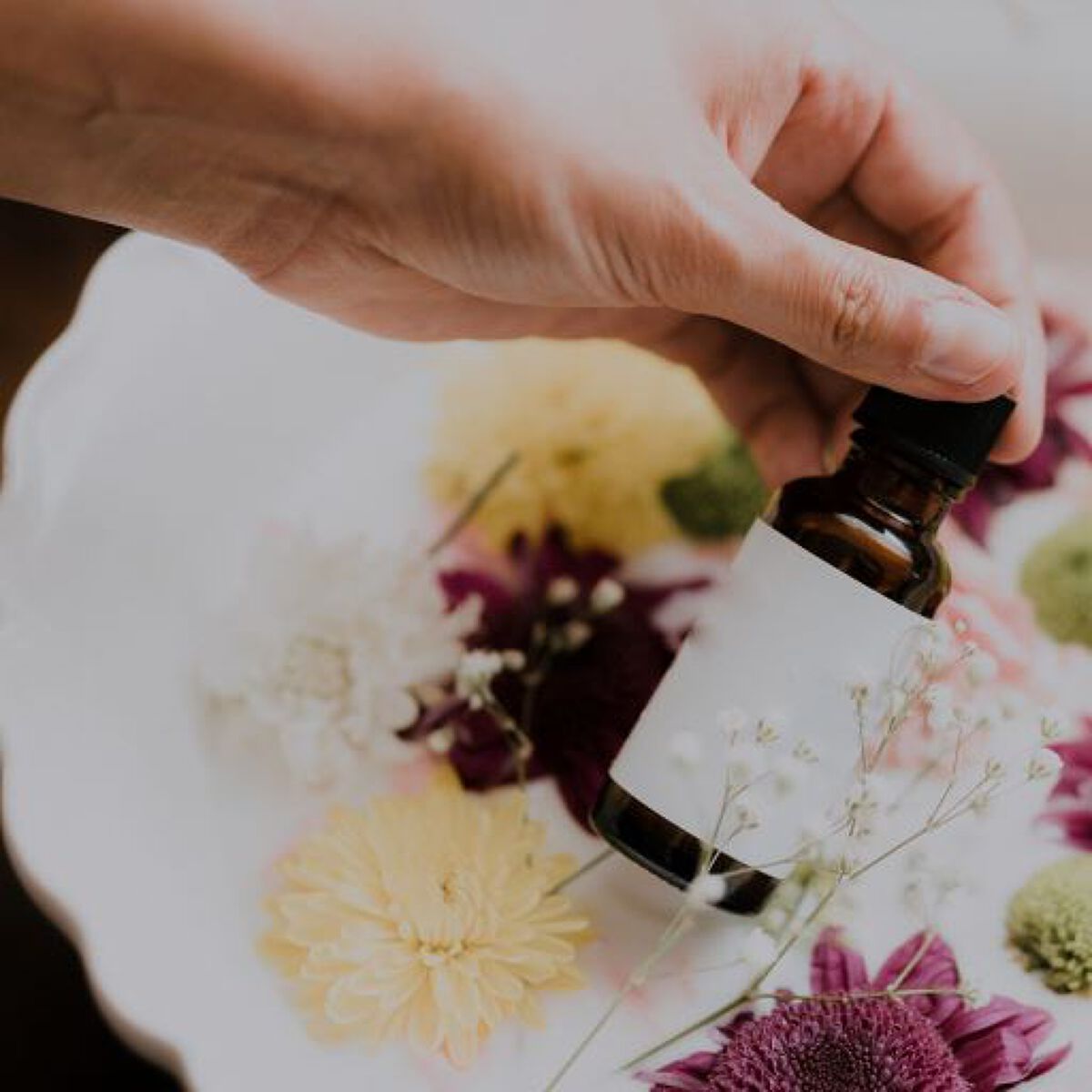 ボディオイルの使い方《順番・量》マッサージの方法やおすすめヘア&ボディオイルも紹介の画像