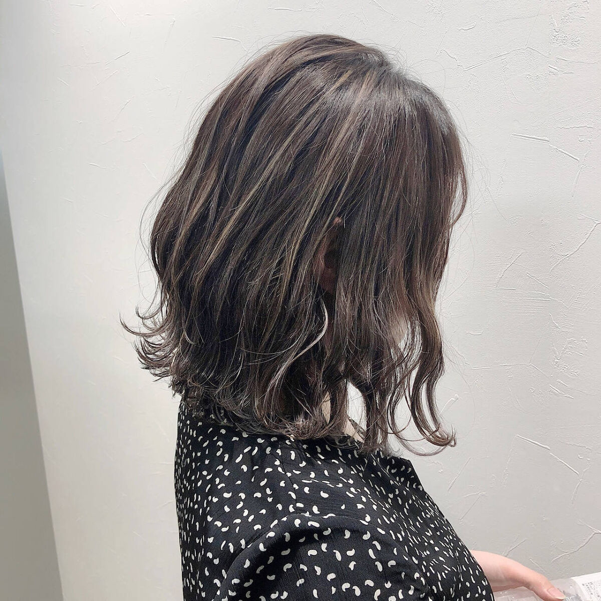 髪のハイライトカラー人気おすすめ特集!ブリーチなしやボブ向けも♡髪のダメージやセルフの入れ方も解説の画像