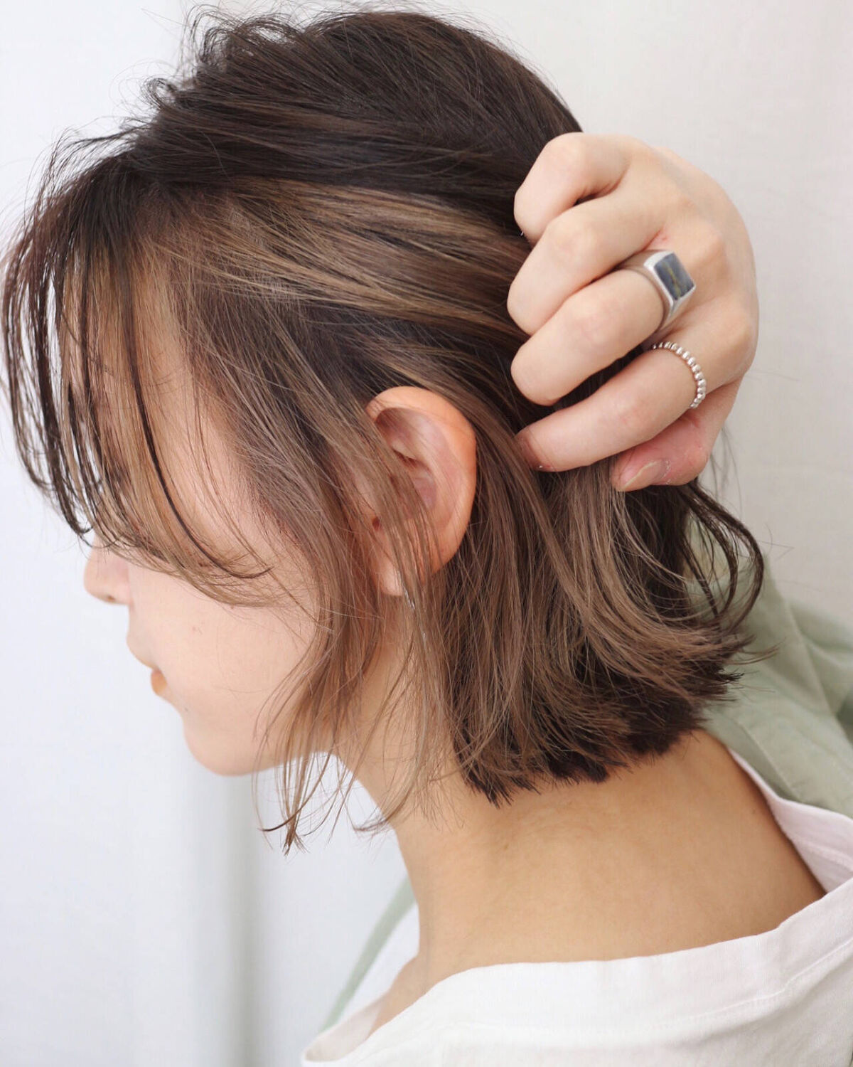 髪のハイライトカラー人気おすすめ特集!ブリーチなしやボブ向けも♡髪のダメージやセルフの入れ方も解説の画像
