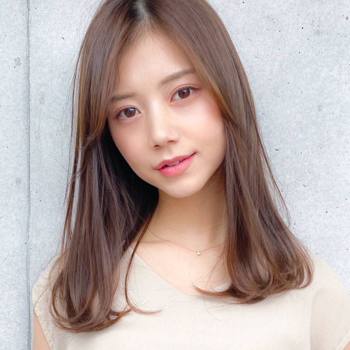 「女優【今田美桜のメイク方法】を真似して垢抜け！眉毛の描き方や愛用コスメも◎」の画像（#452862）