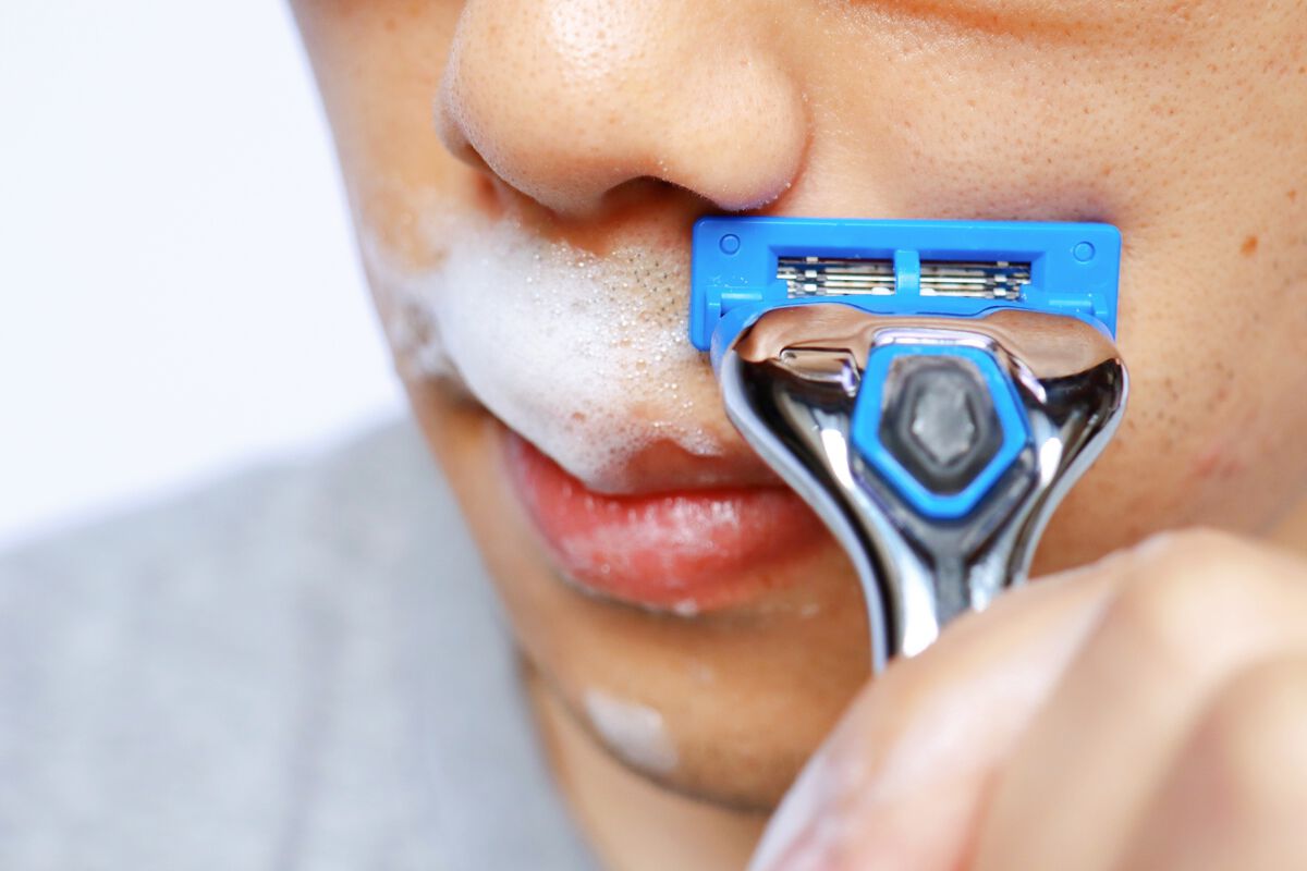 顔そりの正しいやり方を徹底解説!【女性&男性】セルフ顔そりで垢抜け肌を手に入れようの画像