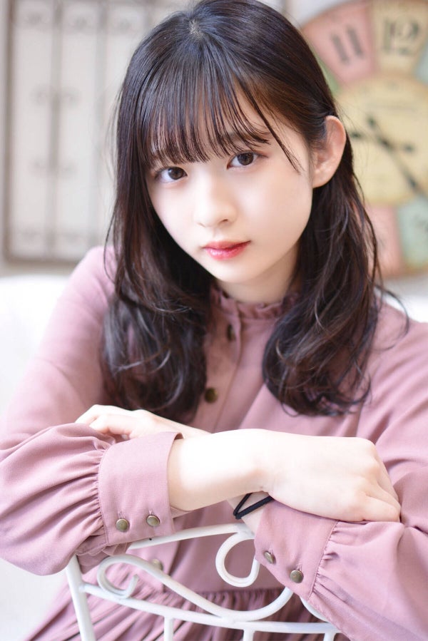 「ストレートアイロンで前髪をセットする方法解説!おすすめアイロンも紹介【巻き方・流し方・センター分け・ぱっつん】」の画像(#468207)