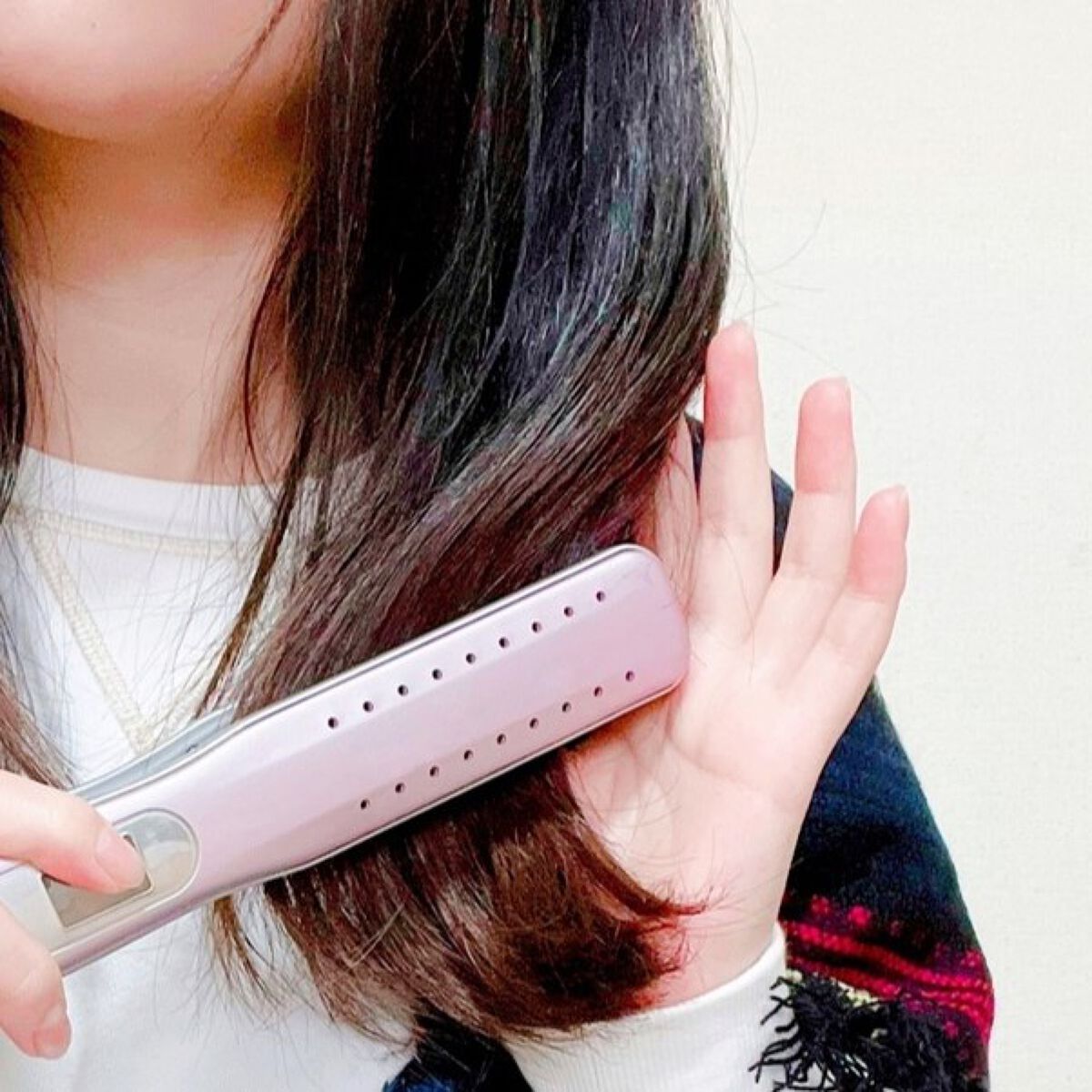 【ストレートアイロンの巻き方5選】ウェーブ巻き・韓国風ヘアも簡単!コテ不要できれいに巻けるコツを解説の画像