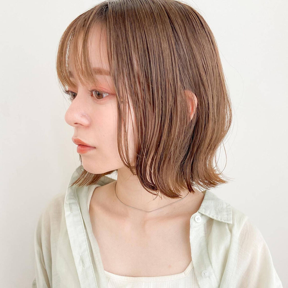 「【ストレートアイロンの巻き方5選】ウェーブ巻き・韓国風ヘアも簡単!コテ不要できれいに巻けるコツを解説」の画像(#468826)