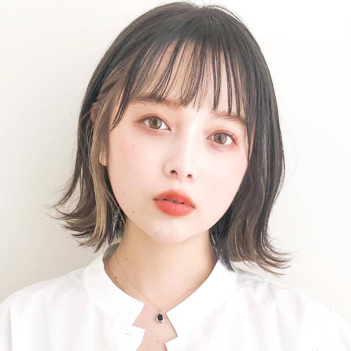 「小顔メイクのやり方を紹介！面長・丸顔・エラ張り・メンズ別に解説♡おすすめコスメ5選も」の画像（#500426）