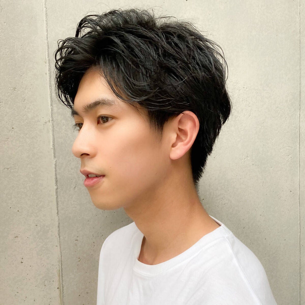 「小顔メイクのやり方を紹介!面長・丸顔・エラ張り・メンズ別に解説♡おすすめコスメ5選も」の画像(#500542)