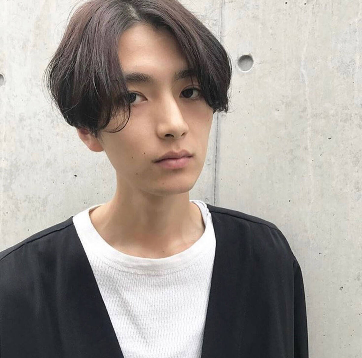 「小顔メイクのやり方を紹介！面長・丸顔・エラ張り・メンズ別に解説♡おすすめコスメ5選も」の画像（#500545）