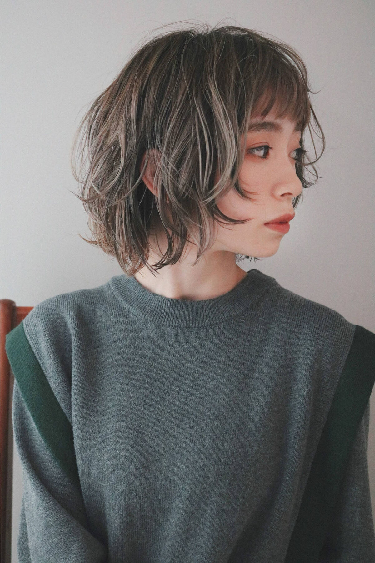 「セルフ「眉毛脱色」のやり方やおすすめアイテムを紹介！眉毛脱色のメリット・デメリットについても解説」の画像（#505995）