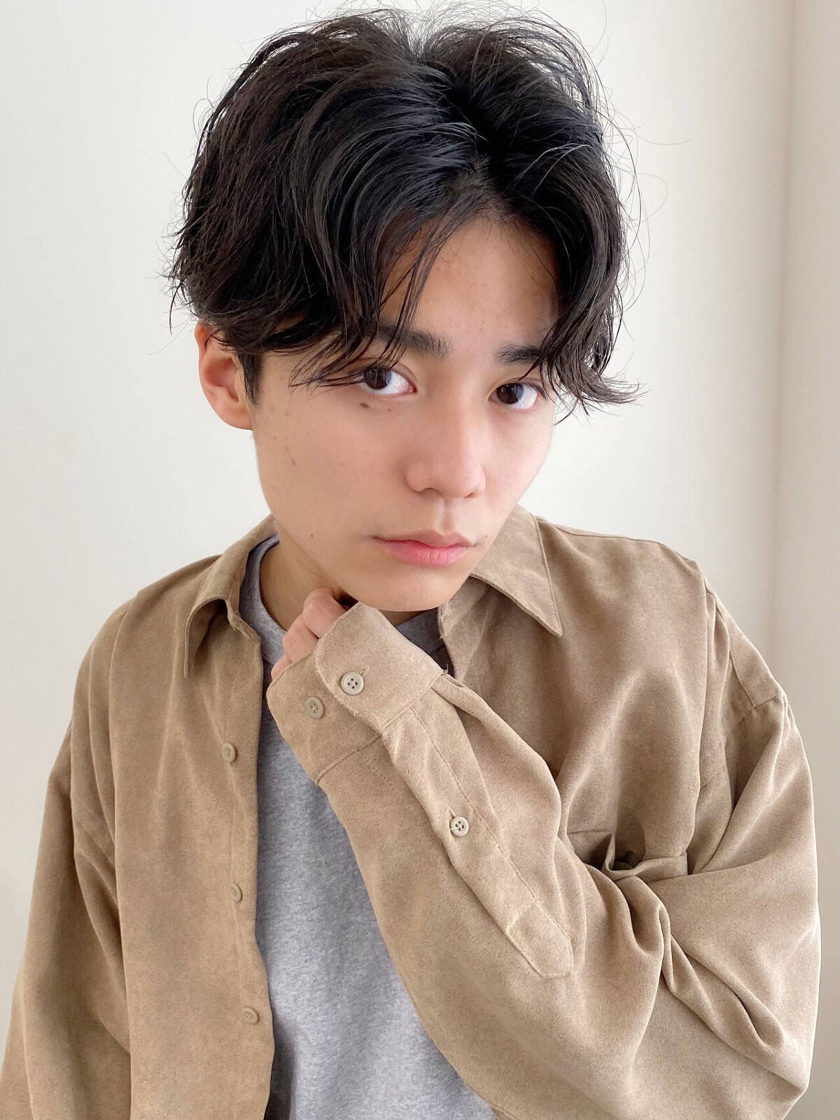 「男性向けアイメイクのやり方解説!メンズ韓国アイドルのような魅力的な目元に」の画像(#511035)