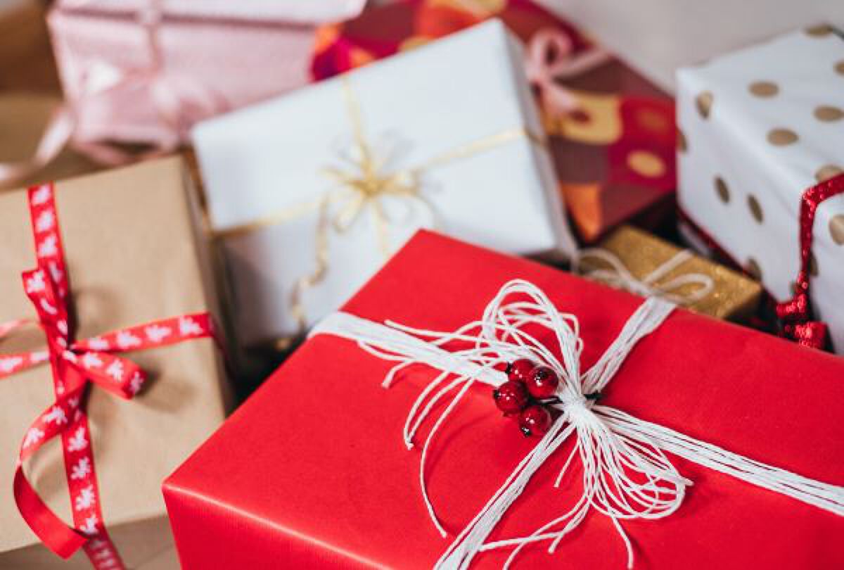 プレゼントに!30代向けコスメおすすめ22選|プチプラからデパコス・誕生日プレゼントに人気ブランドもの画像