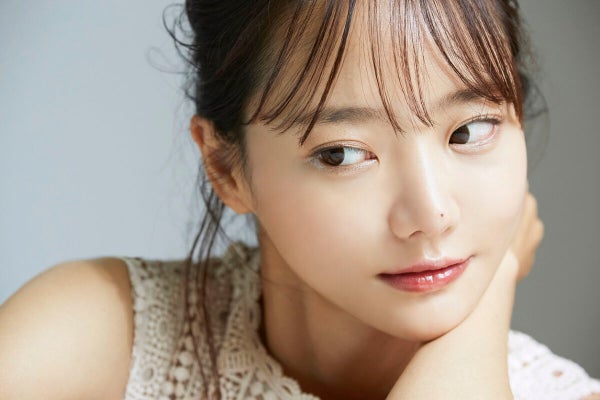 【新作レビュー】まるでトリック!塗るだけでつや美肌+小顔印象GETの画像