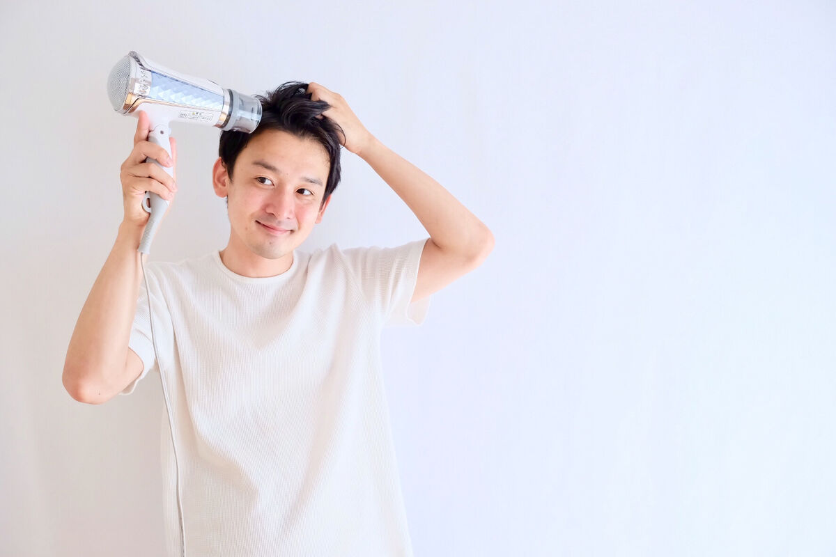 【メンズヘアケアのやり方】サラサラ髪へ導くおすすめ人気商品24選!パサつき・くせ毛の原因も解説の画像