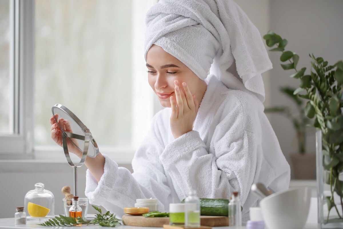 「目の下のシワ対策におすすめのアイクリーム15選!効果的な塗り方やアイケア方法を解説」の画像(#520651)