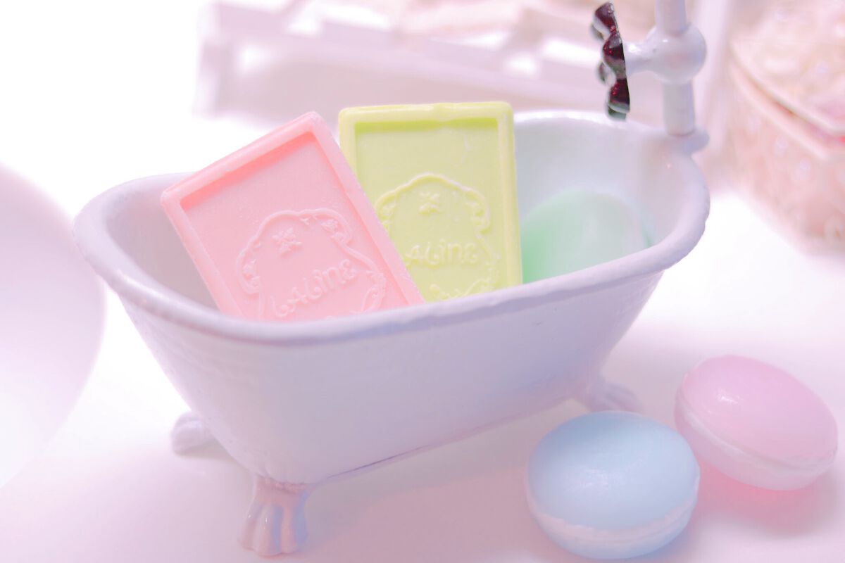 「毛穴の黒ずみケアにおすすめの洗顔石鹸12選!敏感肌など肌質別に紹介【プチプラ中心】」の画像(#521089)