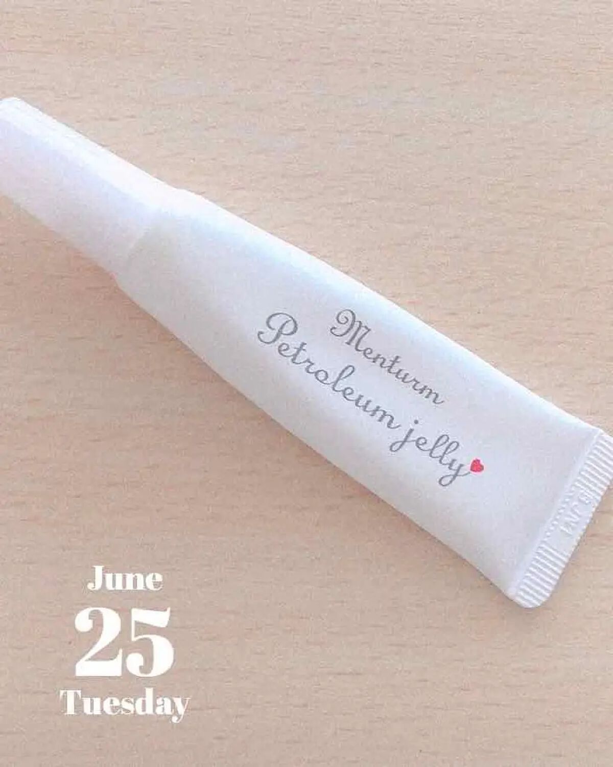 ワセリンを顔に塗っても大丈夫?効果や正しい使い方・ニキビや毛穴への注意点も解説の画像