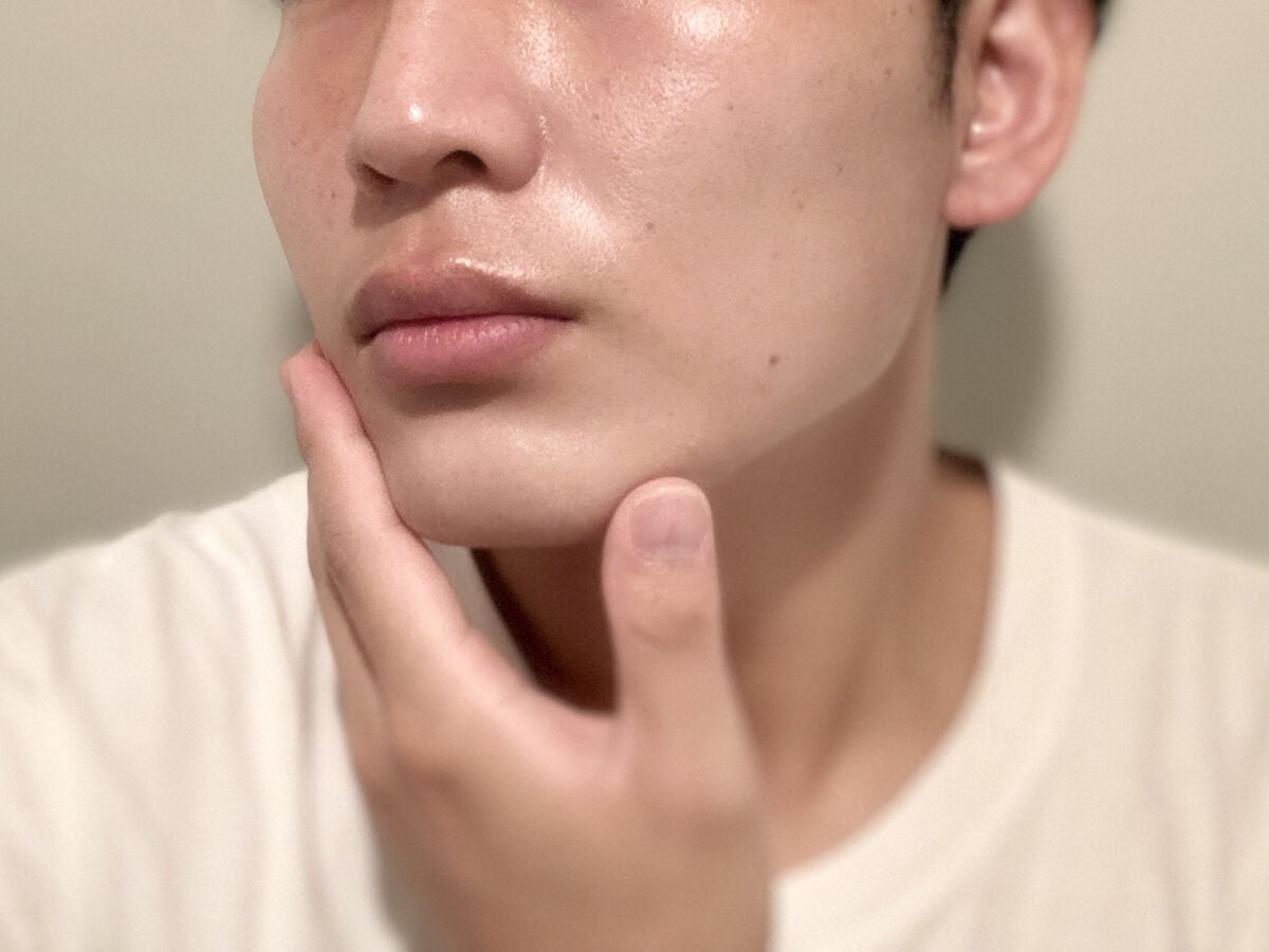 ヒゲを気にする男性