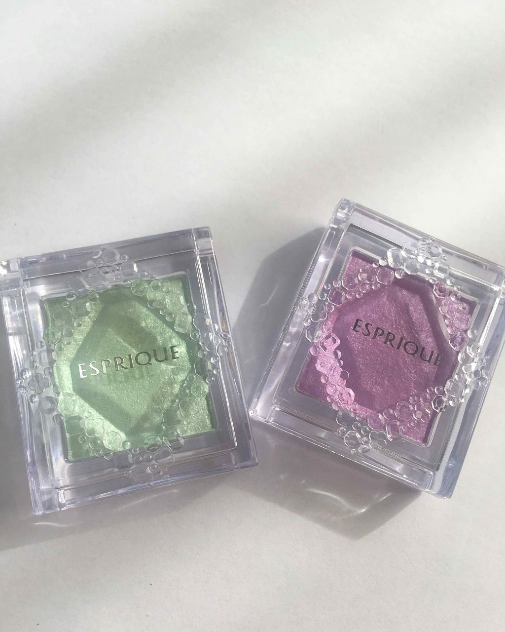 「単色だからこそ、揃えたくなるの。毎日メイクに単色シャドウで花を添えて」の画像(#58103)