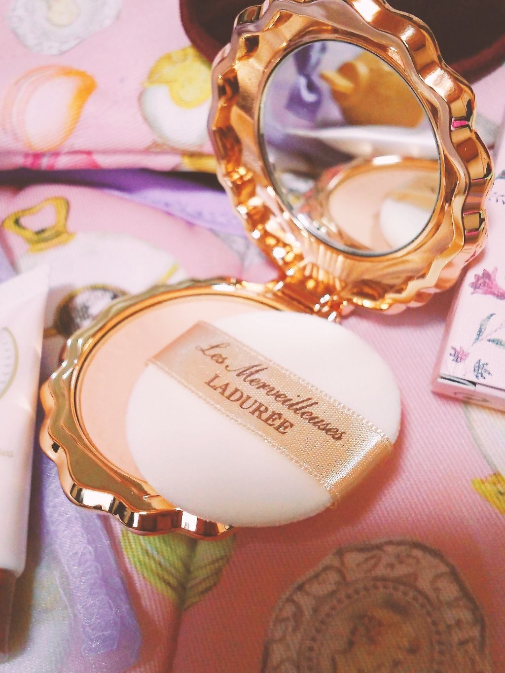 「朝のメイクもお直しも簡単♡LIPSで人気のパウダーファンデーション特集」の画像(#58763)