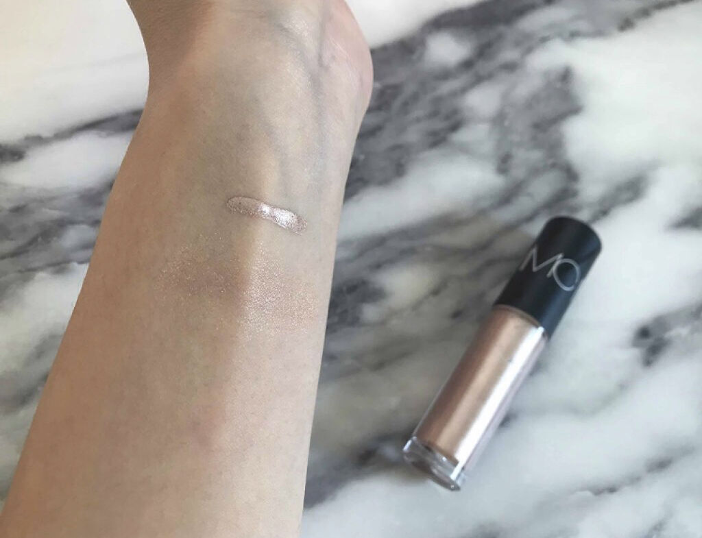 「ピタッと密着してヨレ知らず！ラメやお洒落カラーのリキッドアイシャドウで華やかまぶたに♡」の画像（#65480）