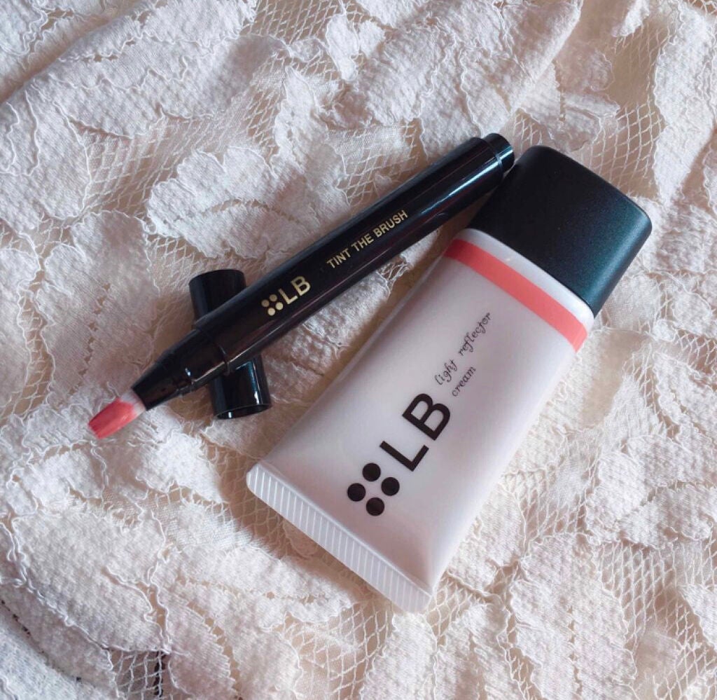 「便利すぎて手放せない。定番のパフ・ブラシ一体型コスメで時短メイク!」の画像(#99611)