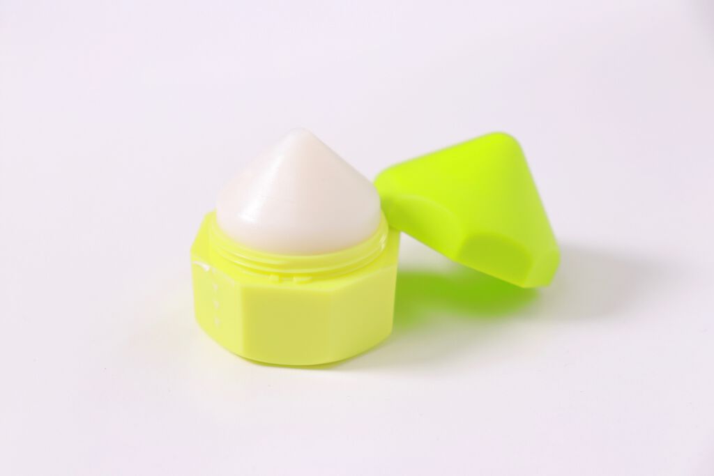 THE BODY SHOPからの新作!リップクリーム「リップジューサー」の画像